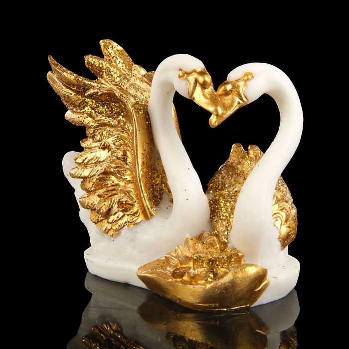 Сувенир полистоун "2 лебедя с золотыми крыльями у лотоса" 8,5х5х7 см
