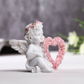 Фигурка полистоун "Ангел с рамкой-сердечком из роз" 6,2х7,6х4 см от Сима-ленд