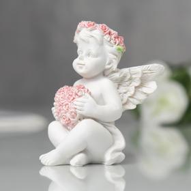 Фигурка полистоун "Ангел с сердечком из розовых роз" 7,5х6х6 см от Сима-ленд