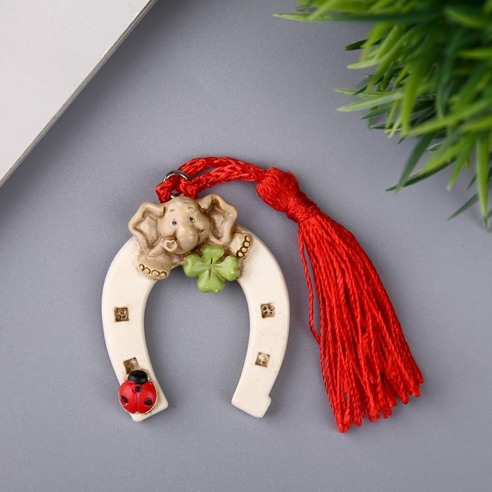 Сувенир полистоун Lucky "Подкова со слонёнком и божьей коровкой" 4х3,5х0,7 см