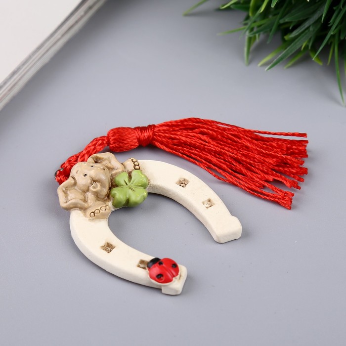 Сувенир полистоун Lucky "Подкова со слонёнком и божьей коровкой" 4х3,5х0,7 см