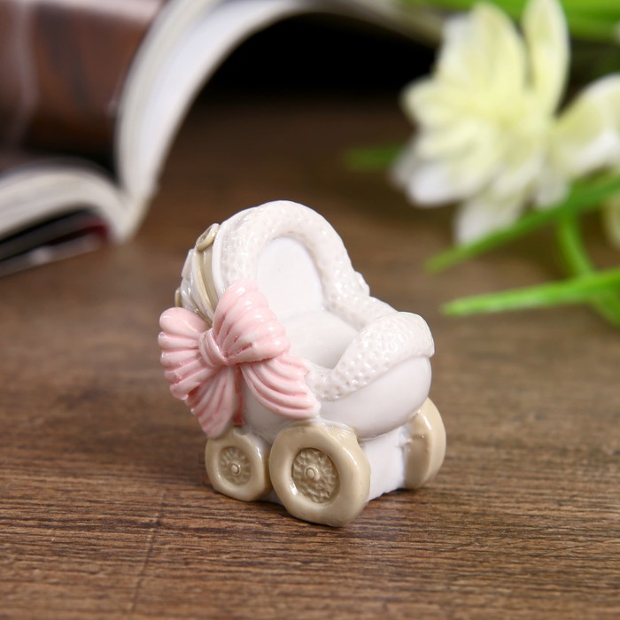 Сувенир полистоун Карапуз "Колясочка" розовый бант 3,3х3,2х2,5 см