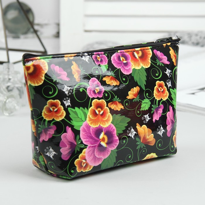 Косметичка простая на молнии "Цветы", 1 отдел, цвет чёрный