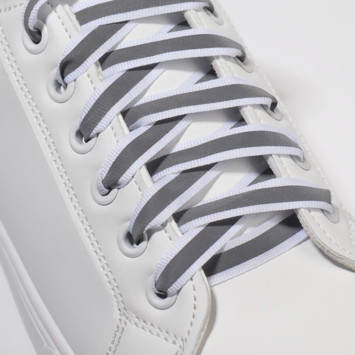 фото Шнурки для обуви, пара, плоские, со светоотражающей полосой, 10 мм, 110 см, цвет белый onlitop