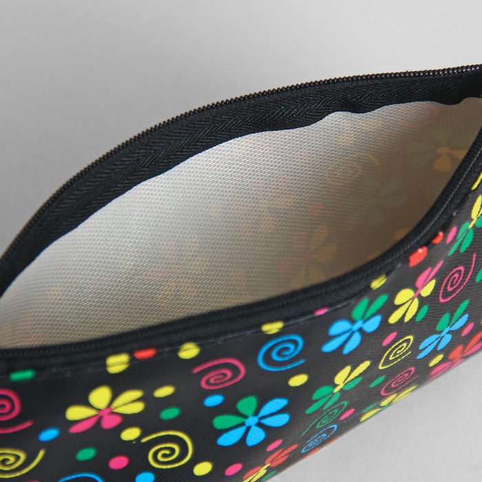 Косметичка простая «Лютики», отдел на молнии, цвет чёрный