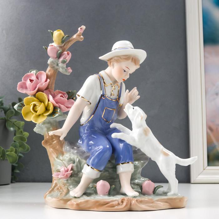 цена Сувенир керамика Мальчик с собакой 25х13х19,5 см