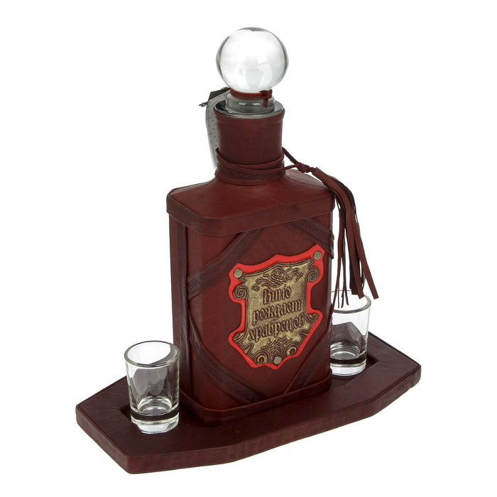 Набор графин в футляре "Вино рождает храбрецов" 1 л (нат.кожа) на подставке + 2 рюмки