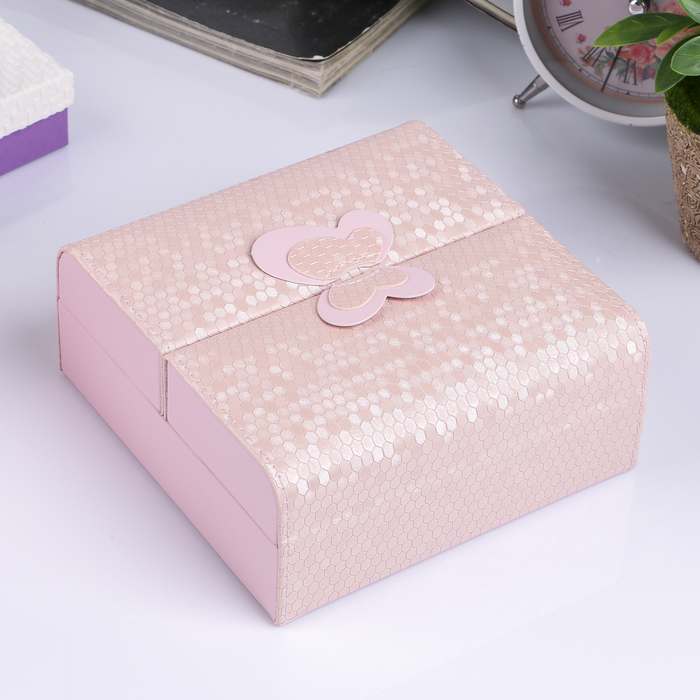 Шкатулка кожзам для украшений "Бабочка" нежно-розовая 6,5х15х15 см