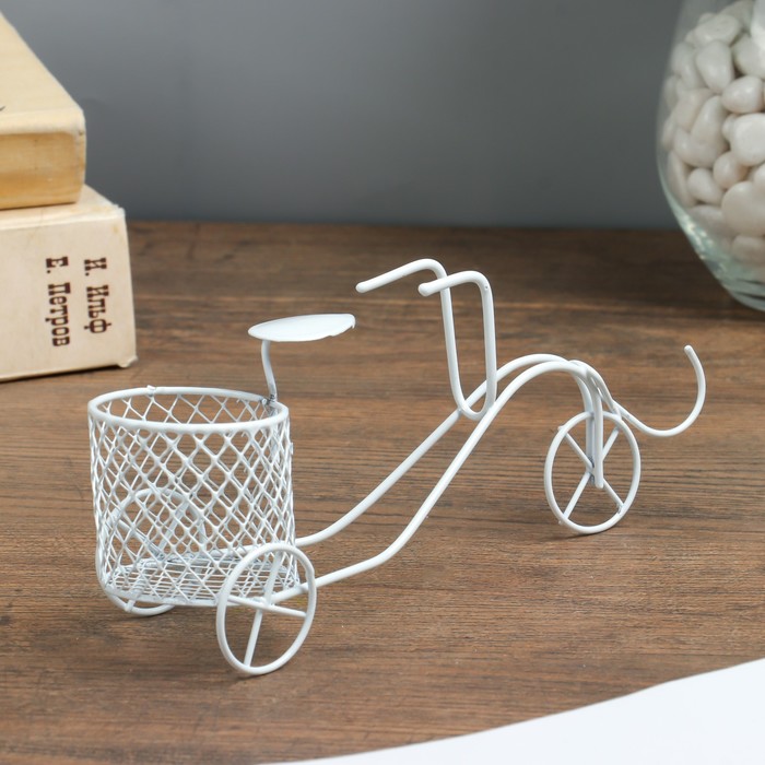 Сувенир металл "Велосипед трёхколесный с корзинкой" белый 8,5х14х7 см