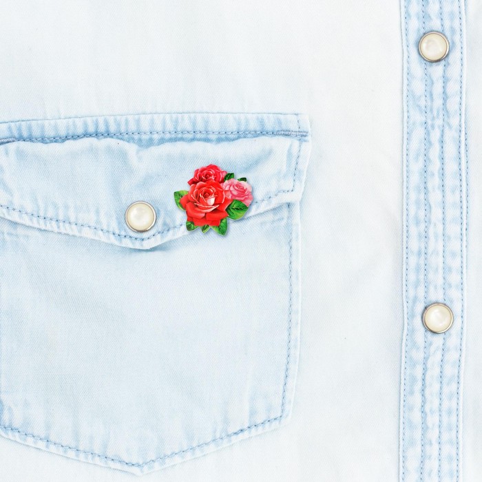 Открытка со значком "С 8 Марта", розы