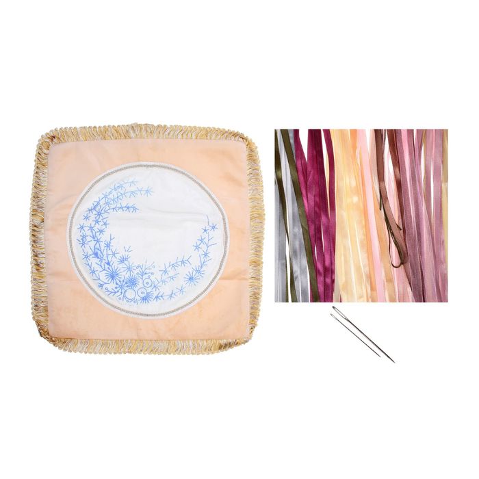 Вышивка лентами - наволочка "Цветочный круг" размер 43*43 см