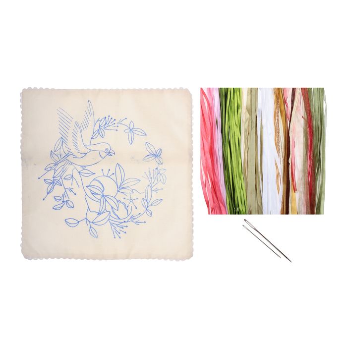 Вышивка лентами - наволочка "Птичка на ветке" размер 43*43 см, цвет белый