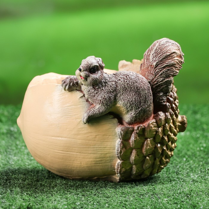 Кашпо "Белка с жёлудем" 16*19 см