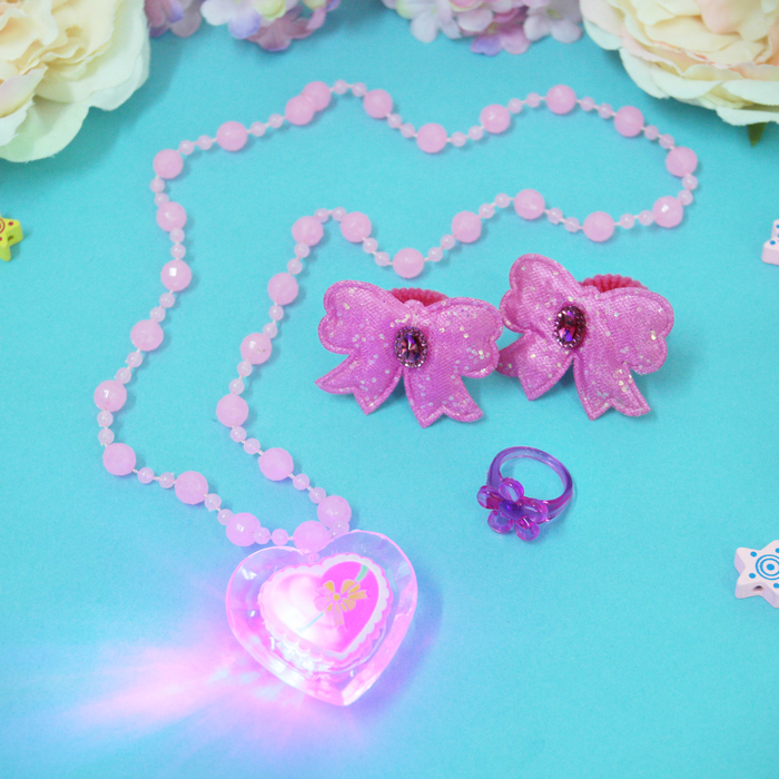 Набор детский "Выбражулька" 4 предмета: 2 резинки, кулон светящийся МИКС, кольцо, бантики, цвет МИКС