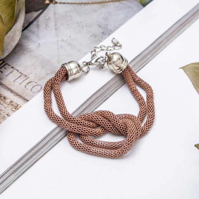 Браслет металл "Жгут" 2 нити, узел, цвет коричневый в серебре