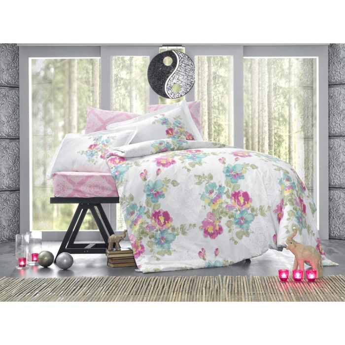 КПБ семейный APRIL 1, размер 240х260 см, 160х220 см- 2 шт., 50х70 см-4 шт., ранфорс 115 гр/м2   2226