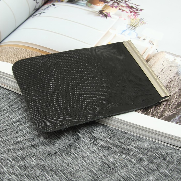 Зажим для купюр, с металлическим держателем, игуана, цвет чёрный