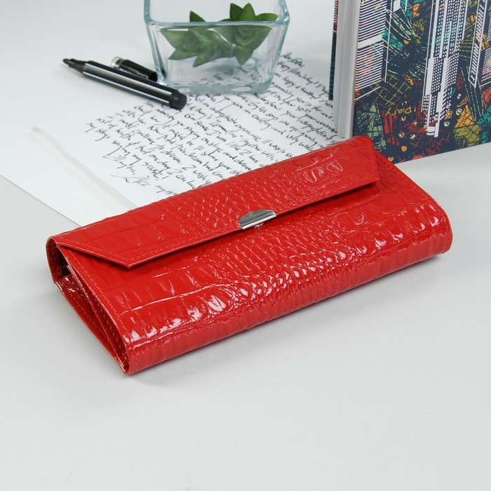Кошелёк женский, 3 отдела, отдел для карт, наружный карман, кайман, цвет алый