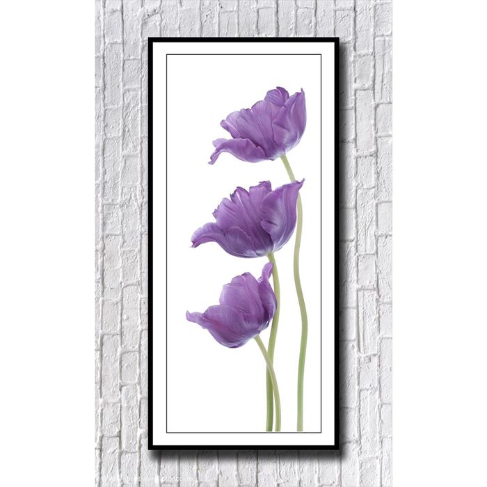 Картина-панорама "Сиреневые тюльпаны на белом фоне"