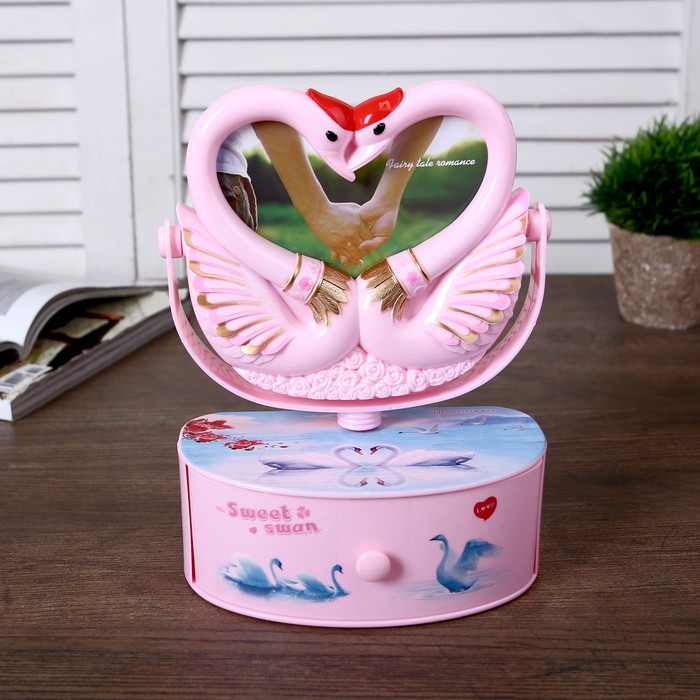 Шкатулка музыкальная механическая "Лебеди" зеркало+фоторамка 6х12 см МИКС 20х15х8 см