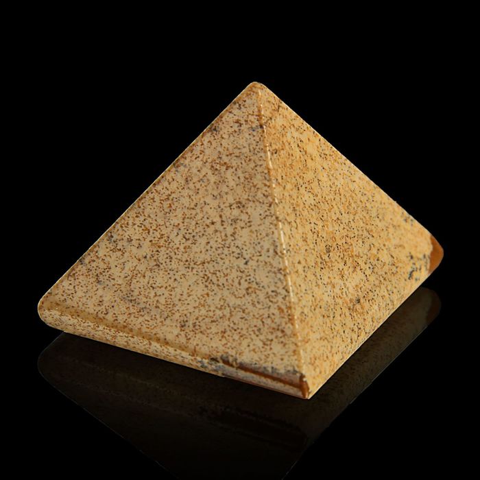 Пирамида из камня. Яшма узорчатая от 28х19мм/20г: коробка