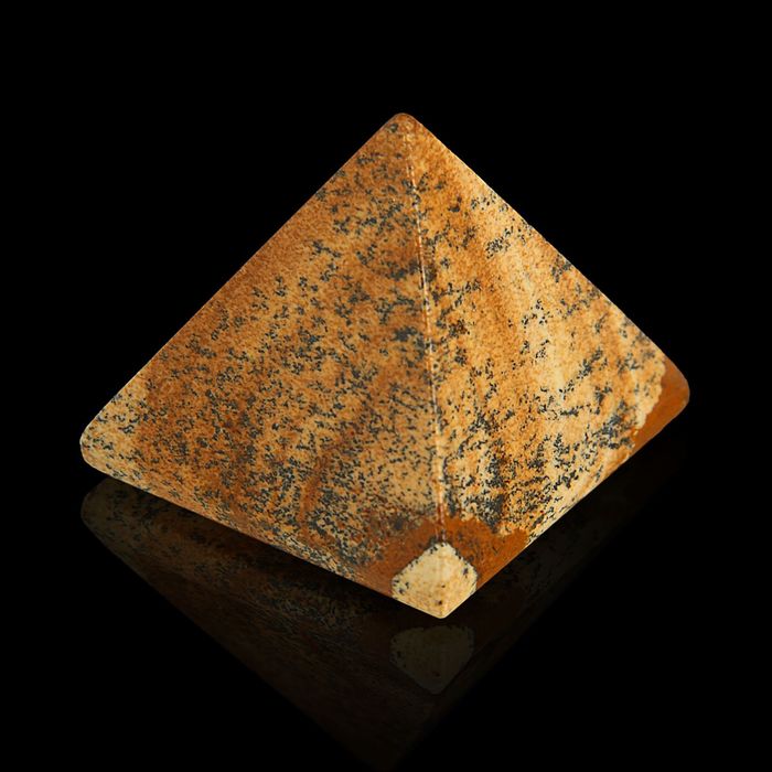 Пирамида из камня. Яшма узорчатая от 38х33мм/80г: коробка