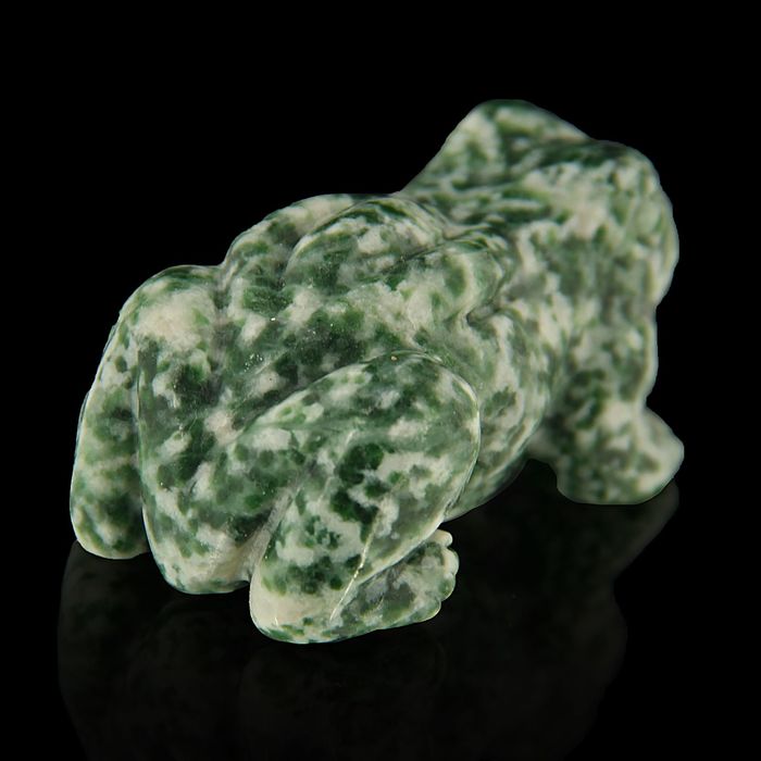 Фигурка лягушки от 49х30мм/48г, жадеит