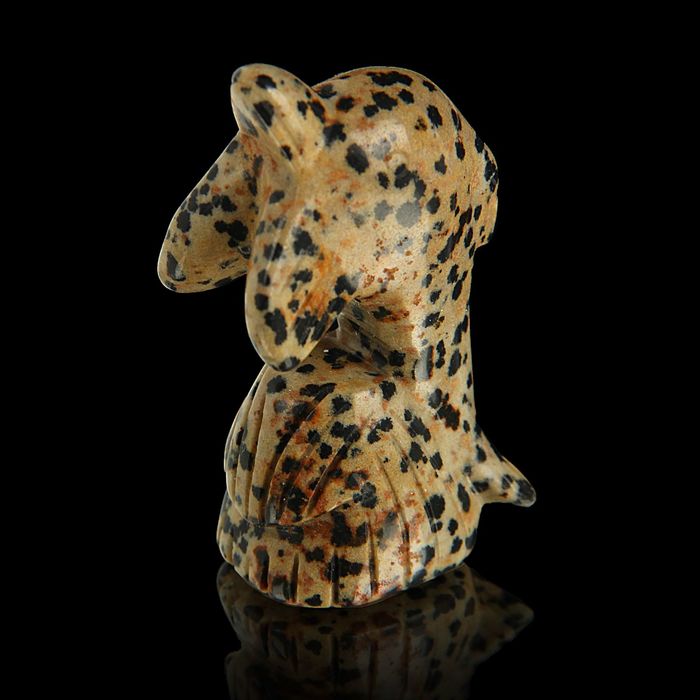 Фигурка дельфина от 47х27мм/48г, яшма перепилиная