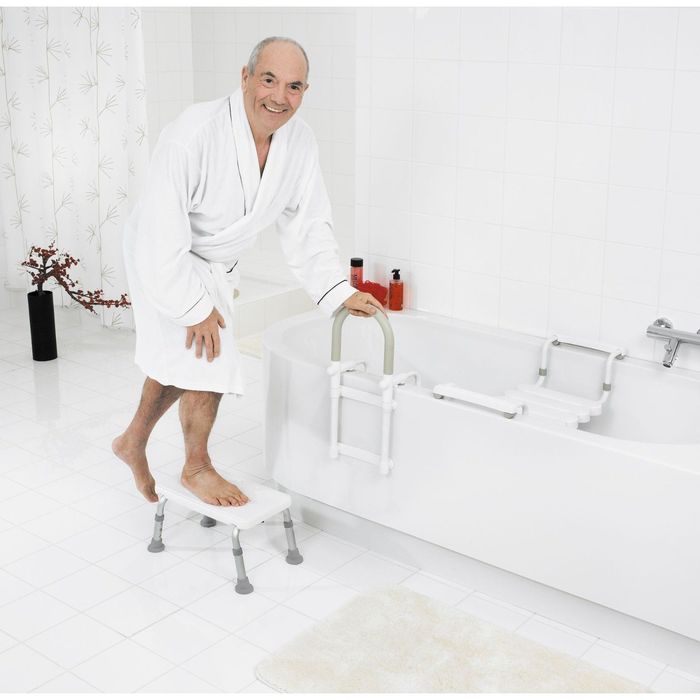 Скамеечка для входа в ванну с изменением высоты