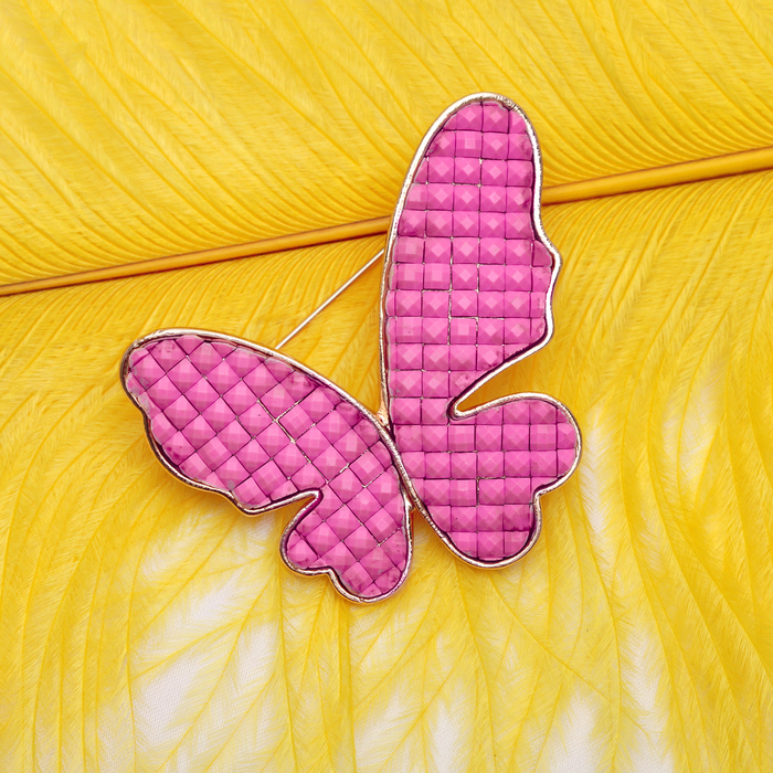 Брошь "Бабочка" рельеф, цвет розовый в серебре