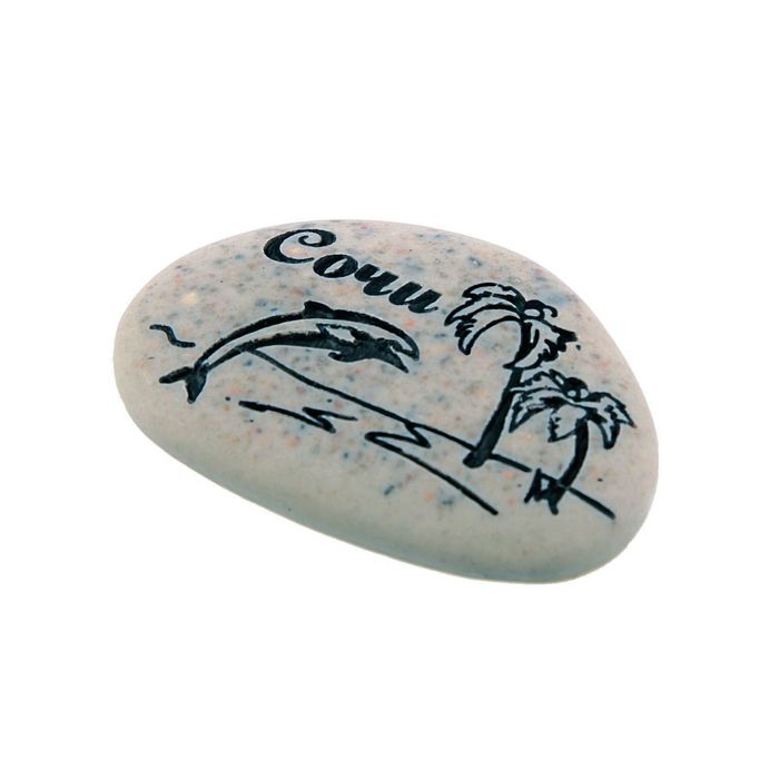 Магнит в форме гальки с гравировкой «Сочи. Дельфин»