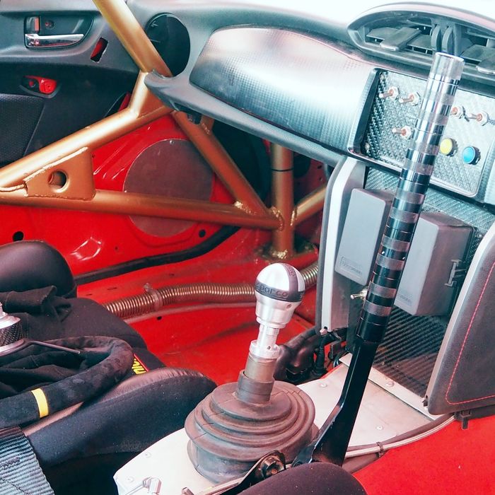 Рукоятка рычага КПП SPARCO, серия Urban, SPC/GN-URB AL/RD, алюминий + резина, цвет алюминиевый/красный