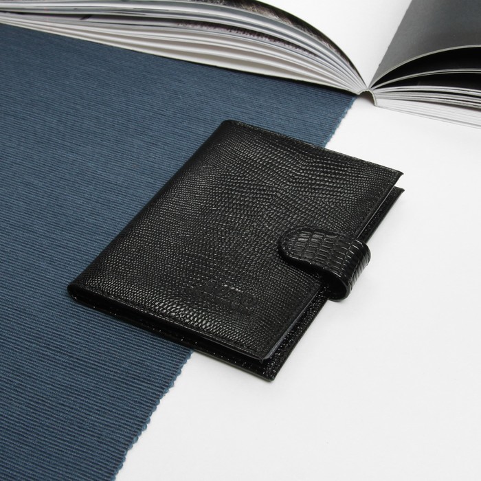 Обложка для автодокументов, с хлястиком, наплак/ящерица, цвет чёрный