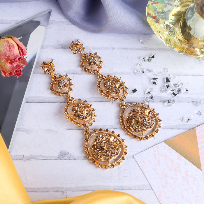 Серьги висячие со стразами "Круги" восток, цвет радужный в золоте