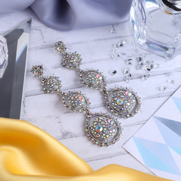 Серьги висячие со стразами "Круги" восток, цвет радужный в серебре