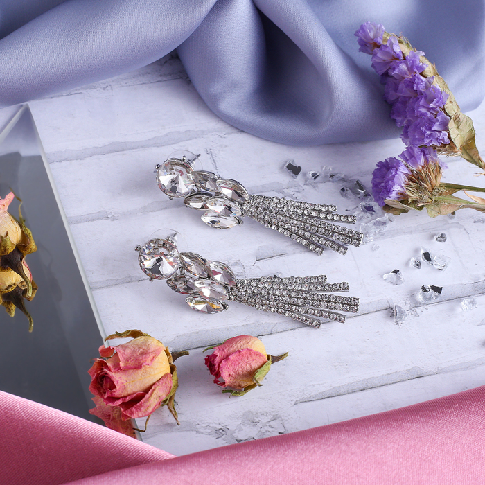 Серьги висячие со стразами "Роскошь" восток, цвет белый в серебре