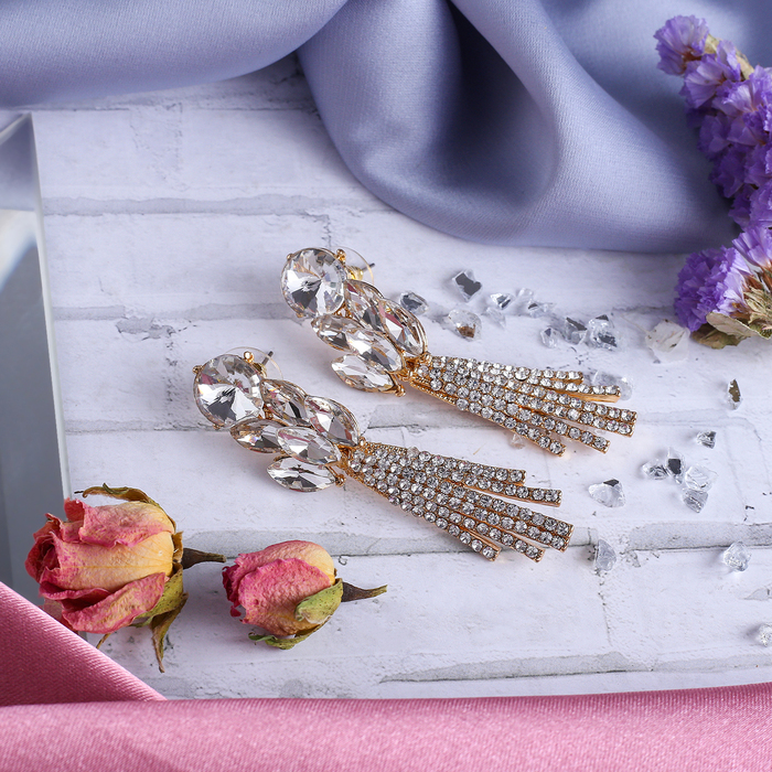 Серьги висячие со стразами "Роскошь" восток, цвет белый в золоте