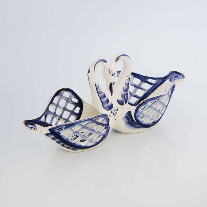 Конфетница «Два лебедя», гжель, золото, фарфор