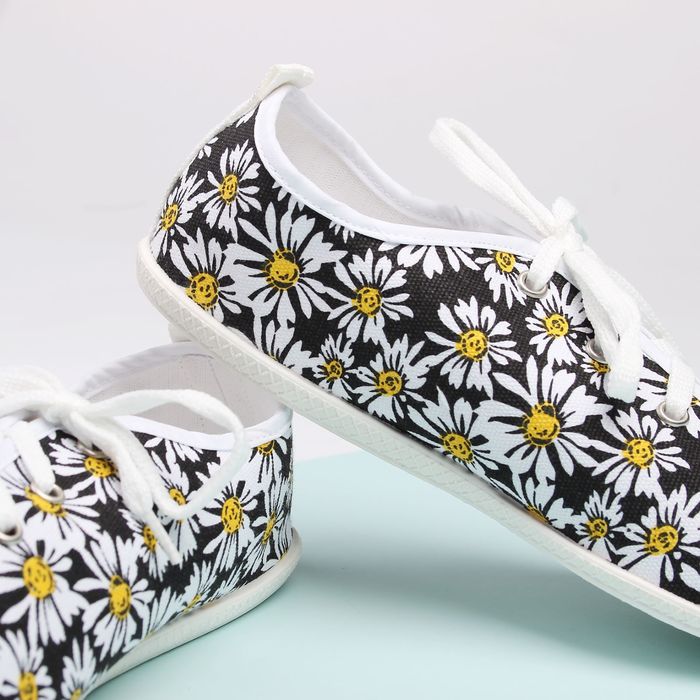 Кеды женские "Ромашки" (черный) (р. 37,5)