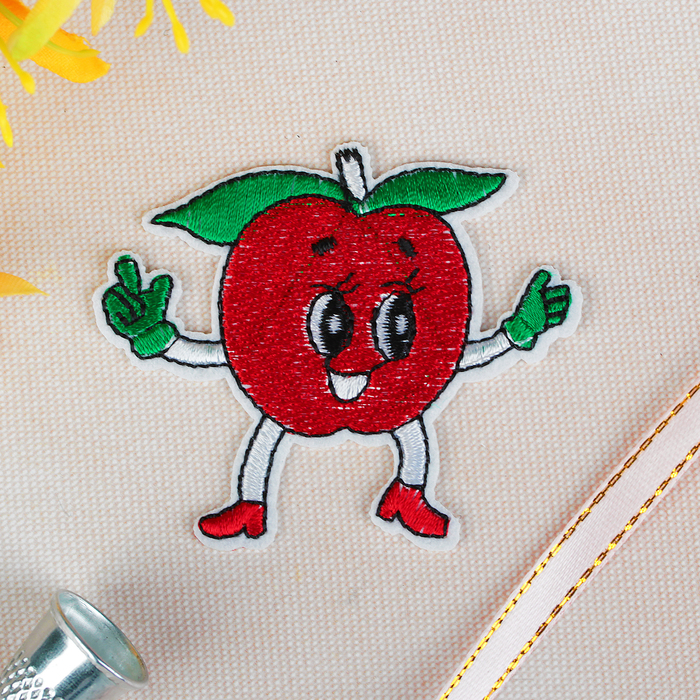 Термоаппликация "Яблочко", 6,5*5,5см, цвет красный