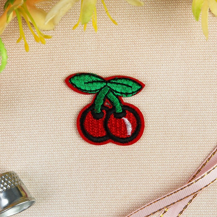 Термоаппликация "Вишенки", 3,1*3,1см, цвет красный