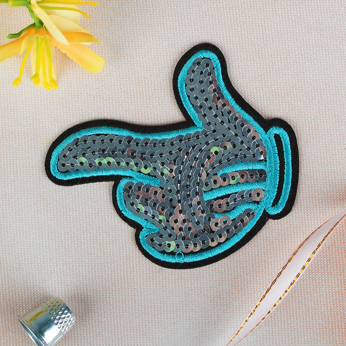 Термоаппликация "Жест", с пайетками, 9,2*8см, цвет белый/голубой