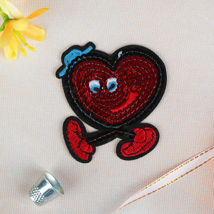 Термоаппликация "Сердце с ножками", с пайетками, 7,5*7см, цвет красный