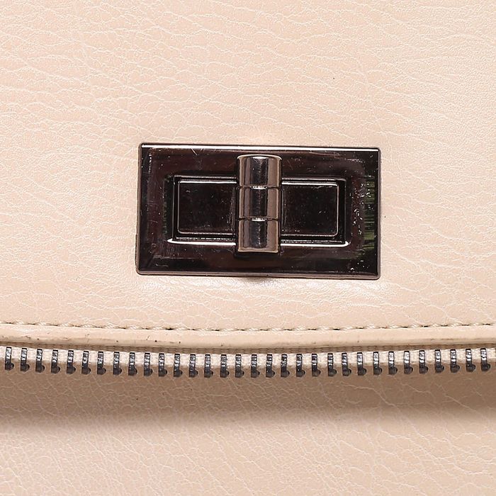 Сумка женская на молнии, 1 отдел с перегородкой, наружный карман, длинный ремень, цвет молочный