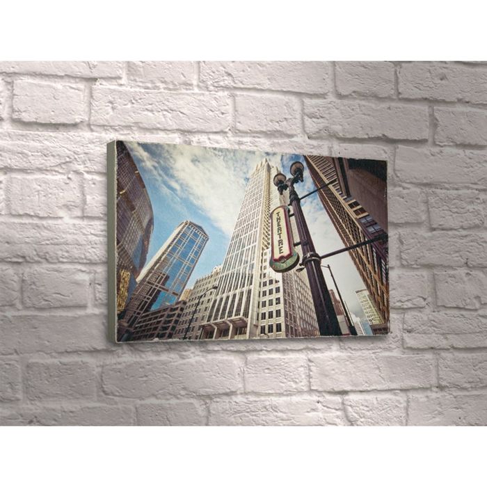 Картина "Вид на здания снизу вверх"