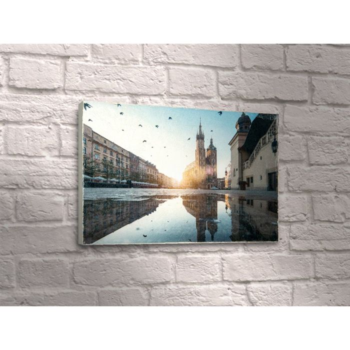 Картина "Стая птиц в засыпающем городе"