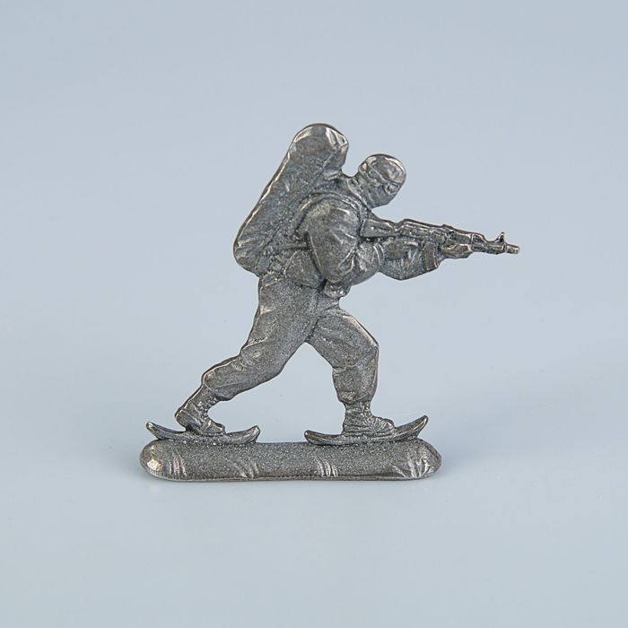 Оловянный солдатик "Стрелок в атаке. Арктика"