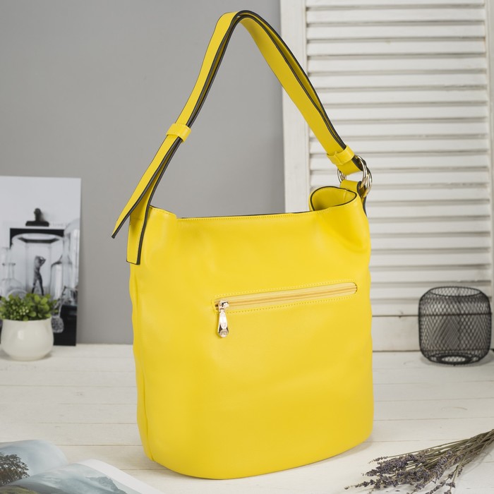 Сумка женская на молнии, 1 отдел с перегородкой, 2 наружных кармана, длинный ремень, цвет жёлтый