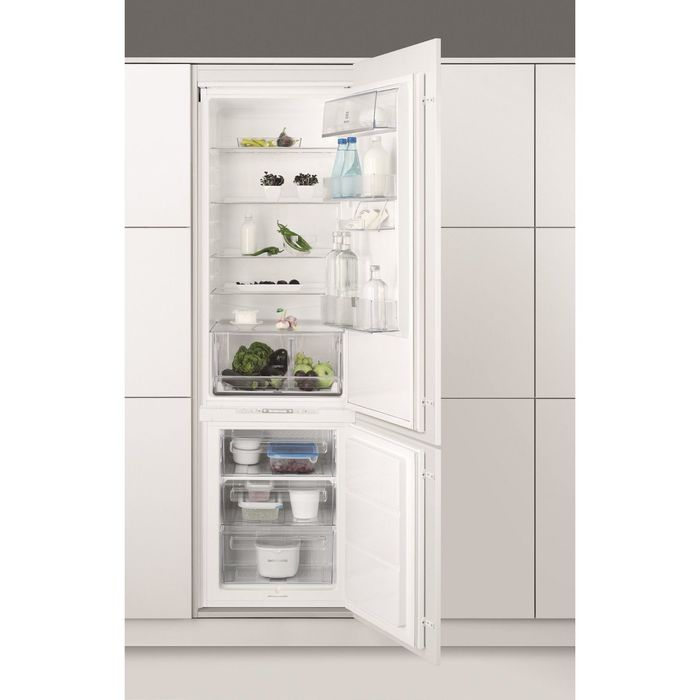 Холодильник Electrolux ENN 93111AW