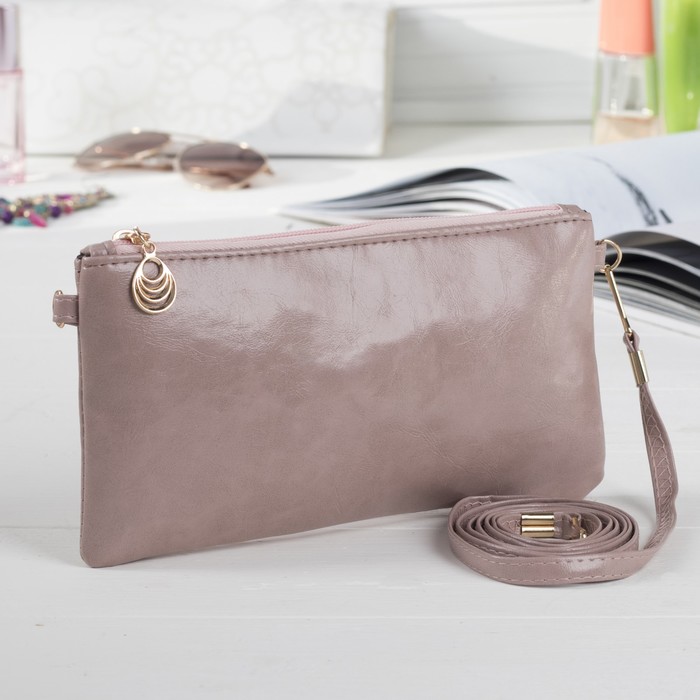 Клатч женский, отдел на молнии, длинный ремень, цвет пудровый